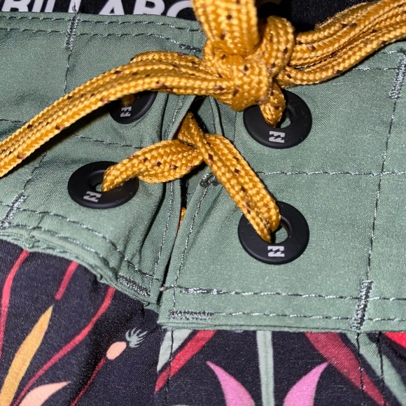 Billabong Board Shorts ๐ฅHOST PICK๐ฅ - Picture 5 of 6